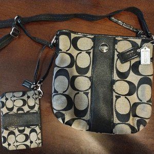 COACH PURSE WITH MATCHING CHANGE PURSE...LIKE NEW